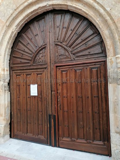 Restauración de las Puertas de la Iglesia de San Pedro de Villagarcía de Campos: Un Rescate del Patrimonio - Imagen 3