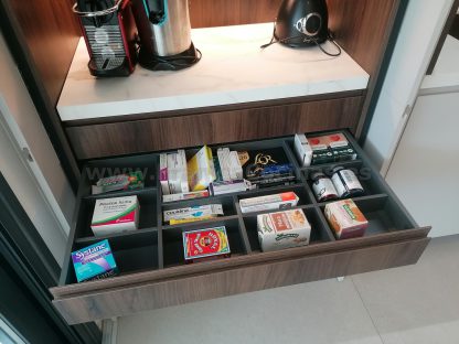 Muebles Desayunadores a Medida con Puertas Escamoteables: La solución perfecta para una organizada cocina - Imagen 19