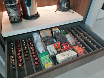 Muebles Desayunadores a Medida con Puertas Escamoteables: La solución perfecta para una organizada cocina - Imagen 24