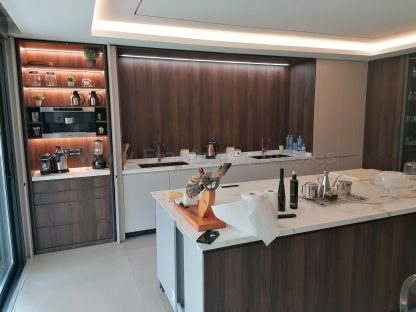 Muebles Desayunadores a Medida con Puertas Escamoteables: La solución perfecta para una organizada cocina - Imagen 26