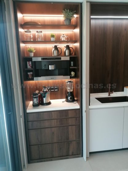 Muebles Desayunadores a Medida con Puertas Escamoteables: La solución perfecta para una organizada cocina - Imagen 4