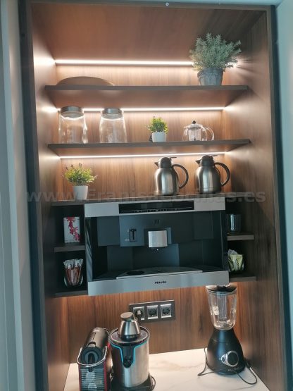 Muebles Desayunadores a Medida con Puertas Escamoteables: La solución perfecta para una organizada cocina - Imagen 7