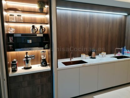 Muebles Desayunadores a Medida con Puertas Escamoteables: La solución perfecta para una organizada cocina - Imagen 9